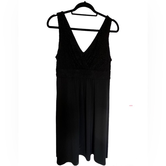 Black dress criss-cross lace top - Picture 1 of 5